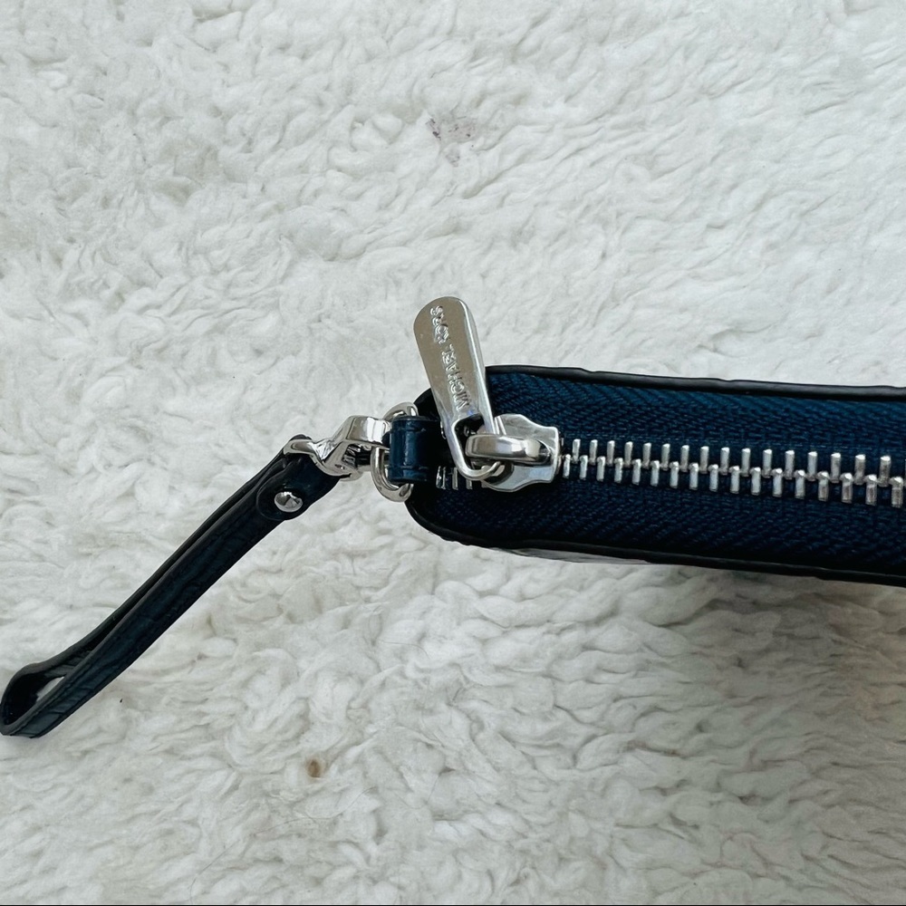 Michael Kors Croc Embossed Check Book/Phone Credit cards Wristlet Wallet - Picture 10 of 10